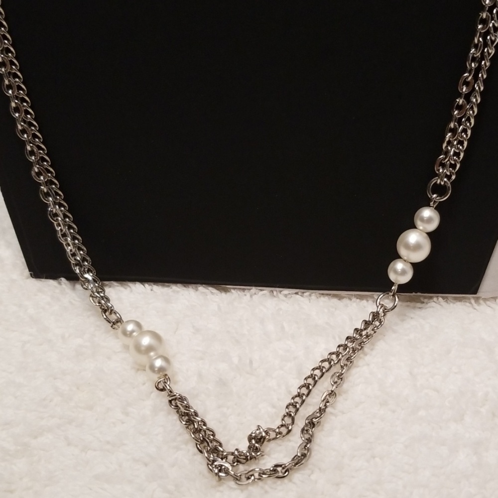 Faux pearl brooch and necklace - Picture 3 of 4